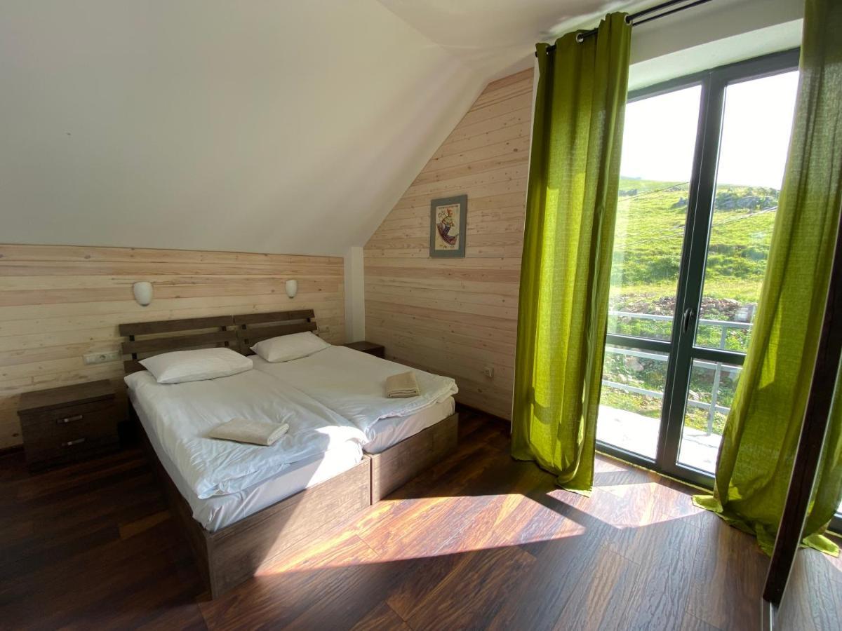 Mountain Cricket Chalets And Apartments Gudauri Exterior foto